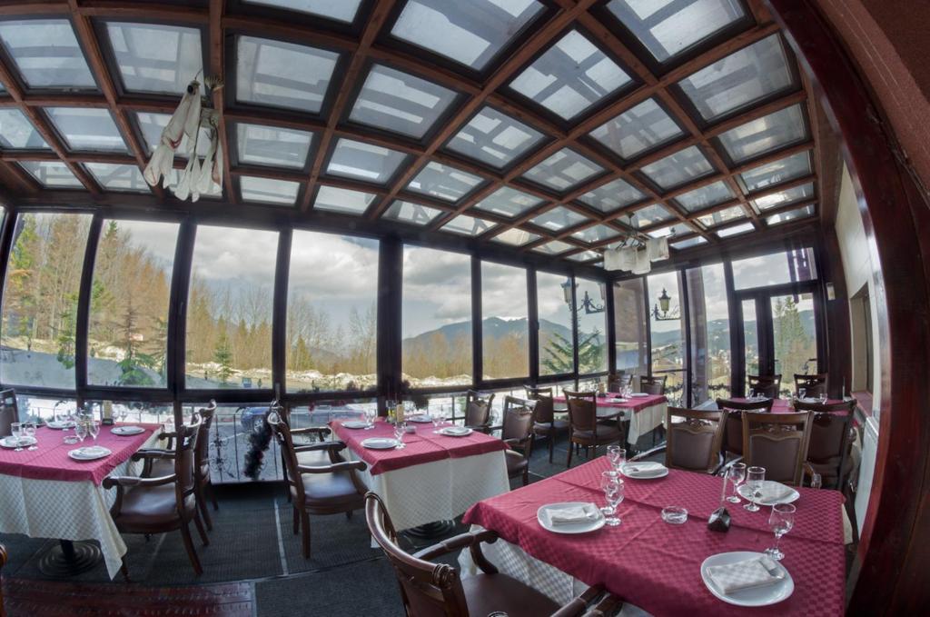 Predeal Comfort Suites Ресторан фото